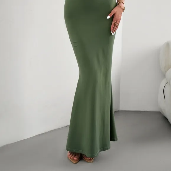 Modern Cap Sleeve Scoop Neck Maxi Dress