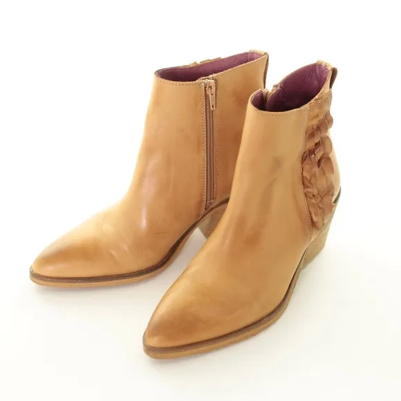 MTNG Mala Vita Tan Leather Ruffle Ankle Boots Womens 39 EU / 8.5M Spain Western