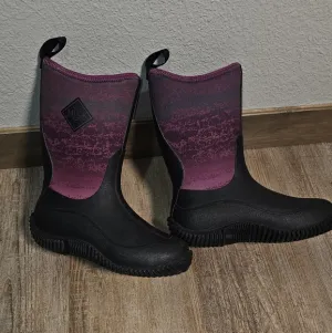Muck Boots Kids 3 Black and Purple Print Boots