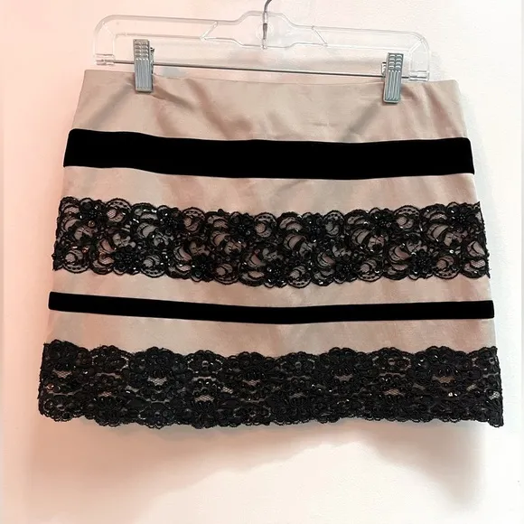 NANETTE LEPORE Women’s Tan and Black Mini Skirt with velvet and lace - size 6