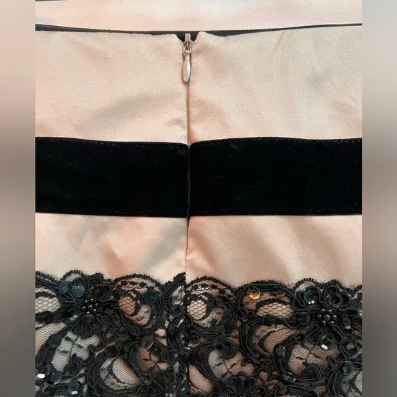 NANETTE LEPORE Women’s Tan and Black Mini Skirt with velvet and lace - size 6