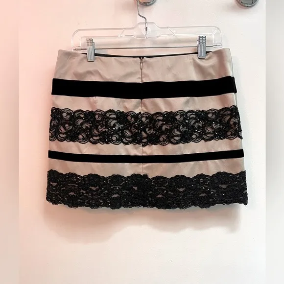 NANETTE LEPORE Women’s Tan and Black Mini Skirt with velvet and lace - size 6