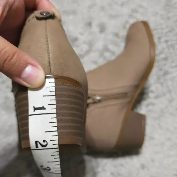 NATURALIZER Zarie Genuine Nubuck Leather Booties, Nwot, Side Zipper, 7 Wide