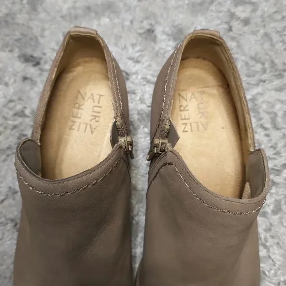 NATURALIZER Zarie Genuine Nubuck Leather Booties, Nwot, Side Zipper, 7 Wide