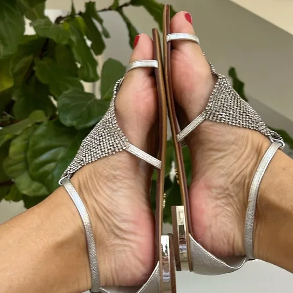 Neiman Marcus NWT Lola Cruz Ringstone Silver Leather Metallic sandal CHIC