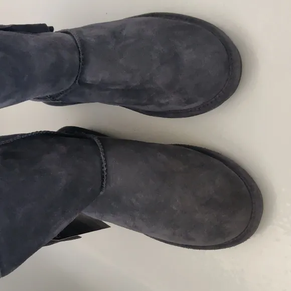 New! 1901Y Bearpaw Boots Girls Mimi Youths Suede Rubber Sole sz 4
