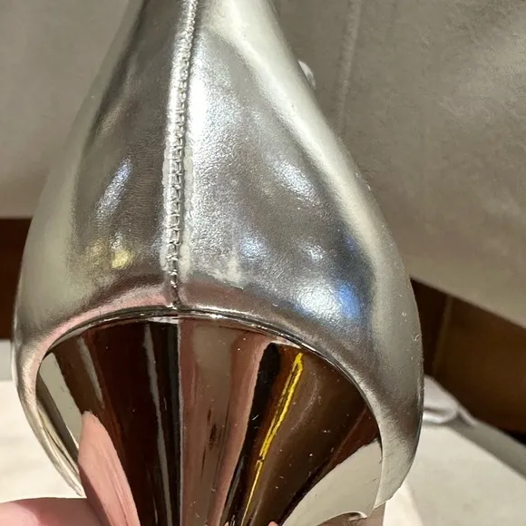 New Authentic Jimmy Choo Pink/Nude pointy Heel with silver back