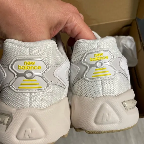 New Balance ML725  White Yellow Sneakers