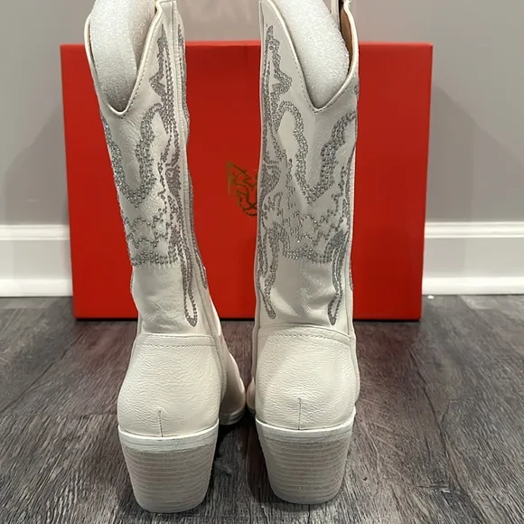 NEW Beast Fashion Rhinestone Detail Point Toe Boot