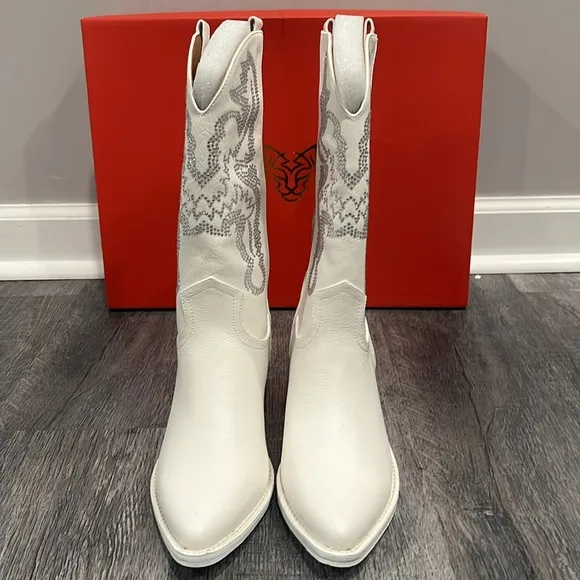 NEW Beast Fashion Rhinestone Detail Point Toe Boot