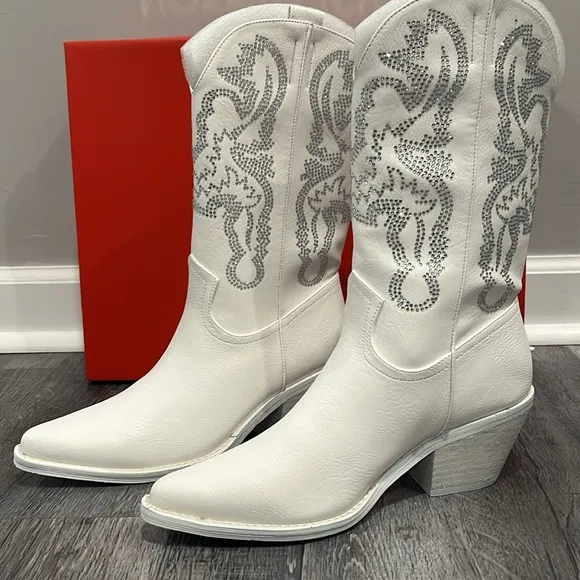 NEW Beast Fashion Rhinestone Detail Point Toe Boot