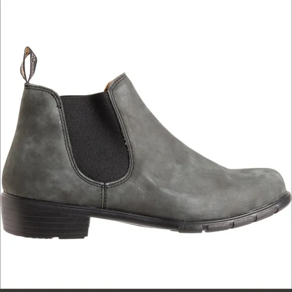 NEW BLUNDSTONE 1971 HEELED CHELSEA BOOT WOMEN'S Size 6