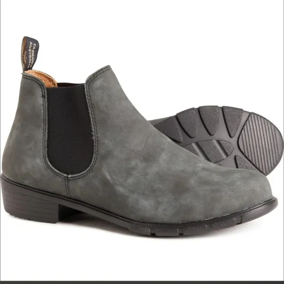 NEW BLUNDSTONE 1971 HEELED CHELSEA BOOT WOMEN'S Size 6