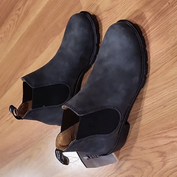NEW BLUNDSTONE 1971 HEELED CHELSEA BOOT WOMEN'S Size 6