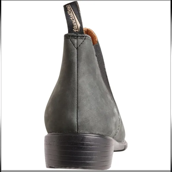 NEW BLUNDSTONE 1971 HEELED CHELSEA BOOT WOMEN'S Size 6
