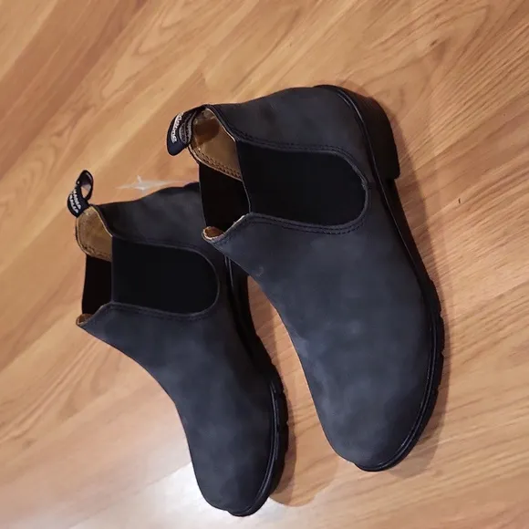 NEW BLUNDSTONE 1971 HEELED CHELSEA BOOT WOMEN'S Size 6