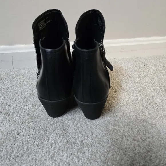 NEW FRYE Judith Moto Bootie Black Leather Zip Ankle Boot Women's Size 9.5