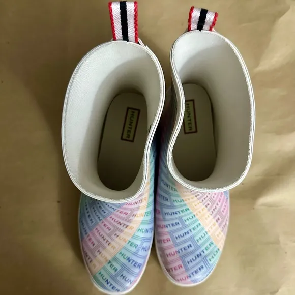 NEW Hunter Play Short Slip-On Boots White with Rainbow Logo All-Weather Footwear