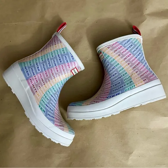NEW Hunter Play Short Slip-On Boots White with Rainbow Logo All-Weather Footwear