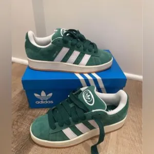 New in box men’s Adidas Green Sneakers shoes size 7.5