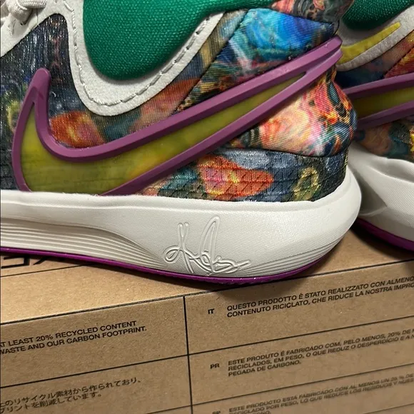 NEW in BOX Nike KYRIE Size 5 Kids Womens 6.5 Circle of Life Sneakers