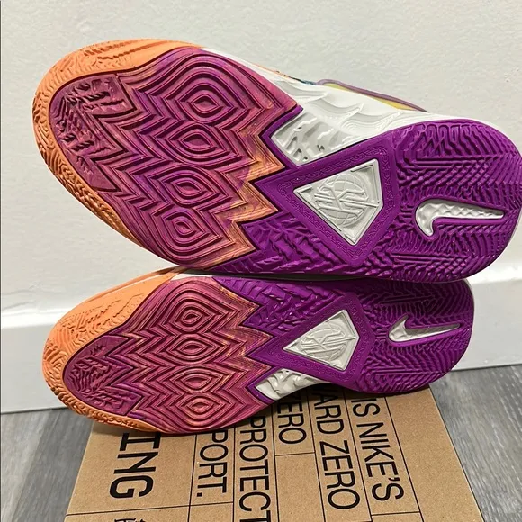 NEW in BOX Nike KYRIE Size 5 Kids Womens 6.5 Circle of Life Sneakers