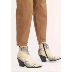 New Jeffrey Campbell Flynn Ankle Boot Beige Snake Free People Bootie Size 10
