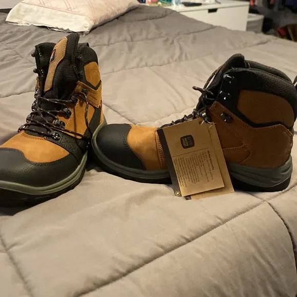 New! Red wing work boots still toes. Size 12, E2.