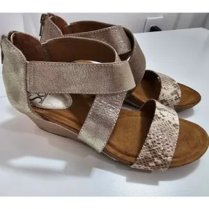 NEW* Sofft Sandals Heels SIZE 7 Tan Crocodile Brown Wedge