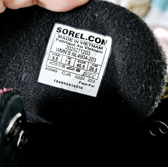 New Sorel kinetic breakthru Winter Boots with Chunky Soles and Durable