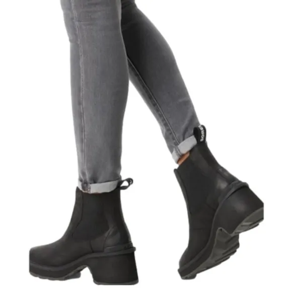 New! Sorel Waterproof Chelsea bootHi-Line heel Size 7 black $190