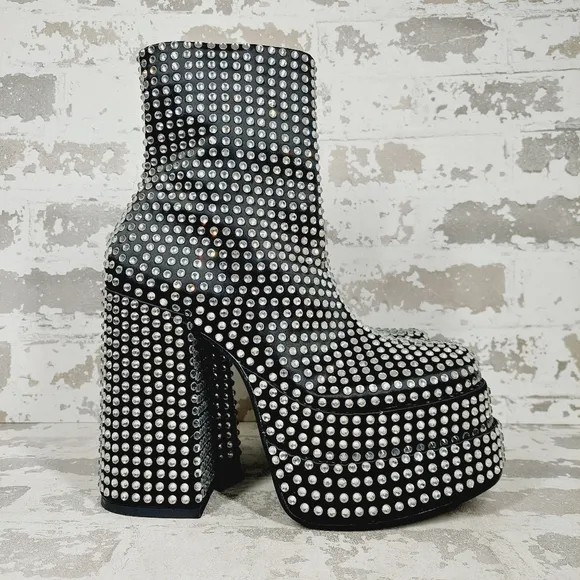 NEW Steve Madden Black Silver Cobra Rhinestones Ankle Platform Boots T725