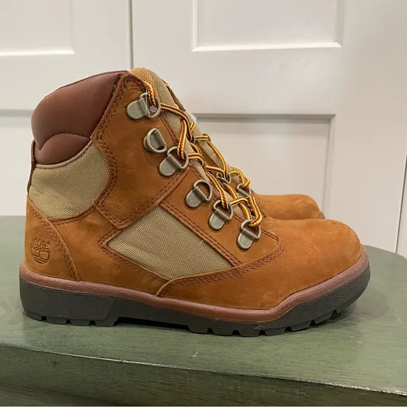 NEW TIMBERLAND KIDS 6 INCH FIELD BOOTS SIZE 2.5Y
