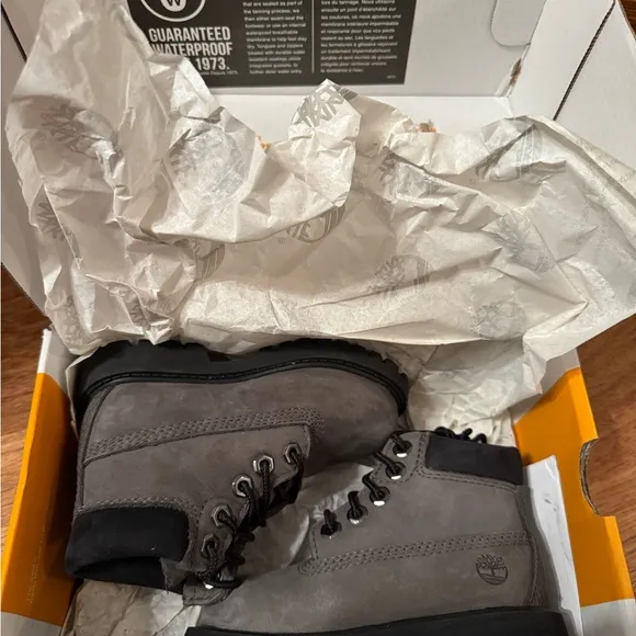 NEW Timberland Kids Gray Boots