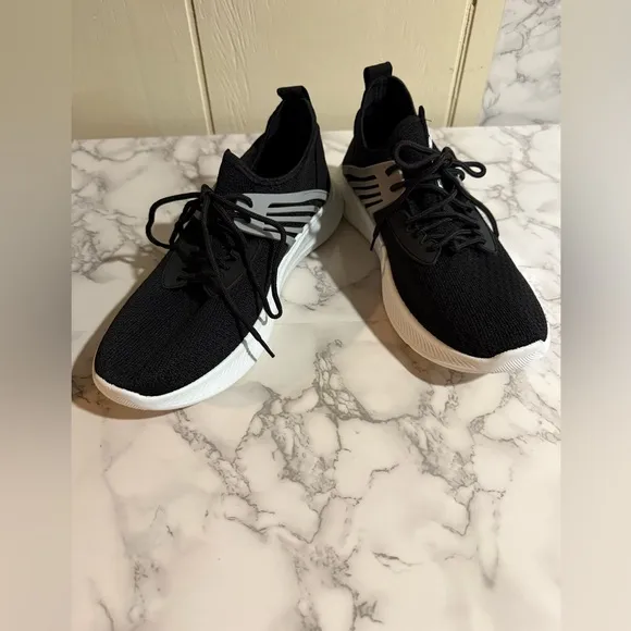 NEW UNLTD Men's Black Athletic Shoes Size 9.5