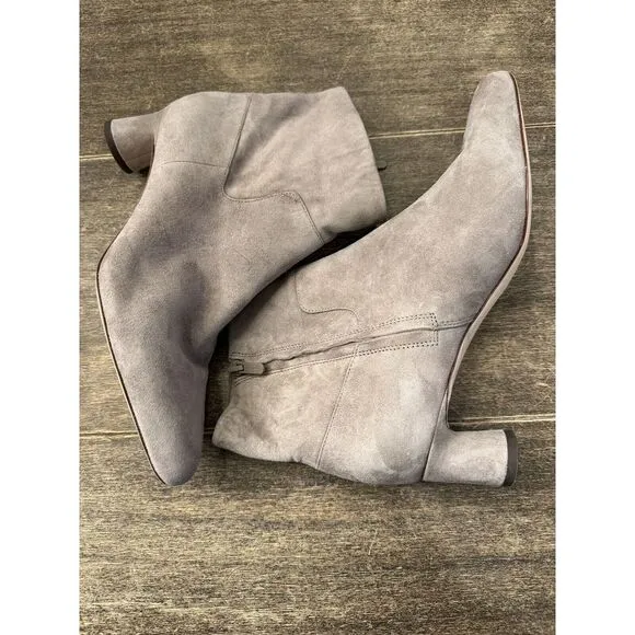 NEW Vince Hela Bootie Light Woodsmoke Suede Size‎ 7.5 Taupe/Grey Boot Heeled