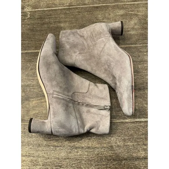 NEW Vince Hela Bootie Light Woodsmoke Suede Size‎ 7.5 Taupe/Grey Boot Heeled