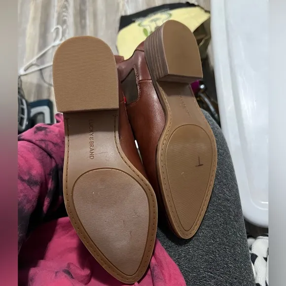 New with out box Lucky Brand Lufti Chelsea Boot in brown sz 7 NEW!