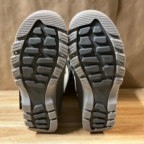 New! Women’s Kamik Momentum L 2 Boots 6 White Grey Winter Faux Fur Waterproof