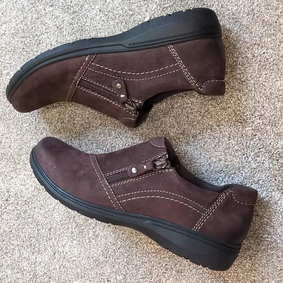 NIB Clarks Brown Slip-Ons with Side Zippers and Padded Collar size 10