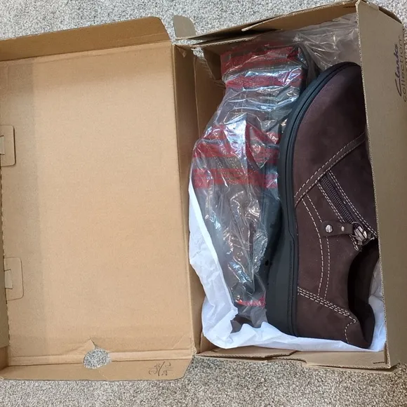 NIB Clarks Brown Slip-Ons with Side Zippers and Padded Collar size 10