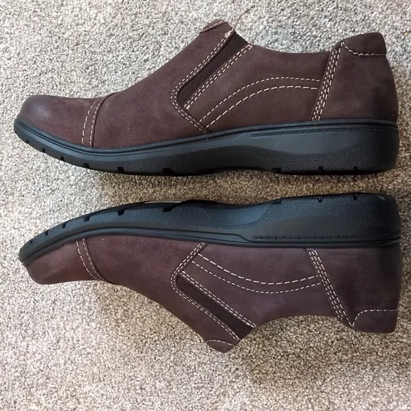 NIB Clarks Brown Slip-Ons with Side Zippers and Padded Collar size 10