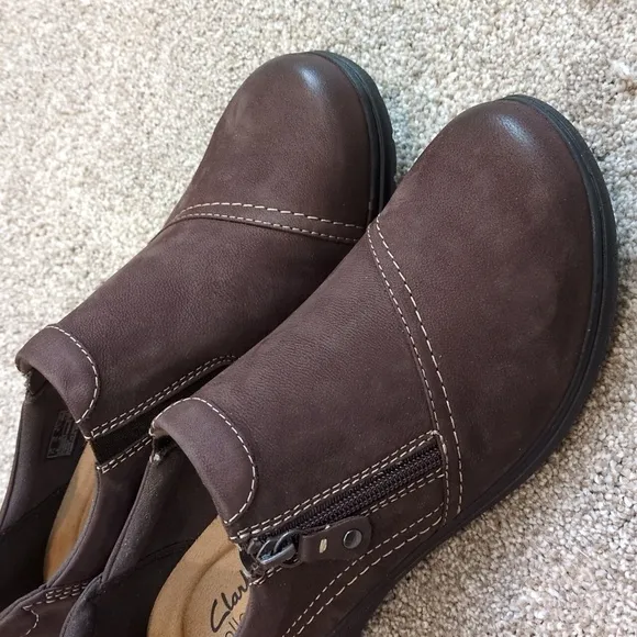 NIB Clarks Brown Slip-Ons with Side Zippers and Padded Collar size 10