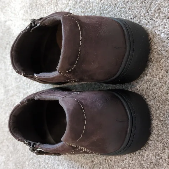 NIB Clarks Brown Slip-Ons with Side Zippers and Padded Collar size 10
