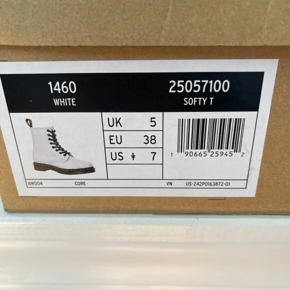 NIB Dr. Martens 1460 White Women's Patent Leather Lace Up Boots