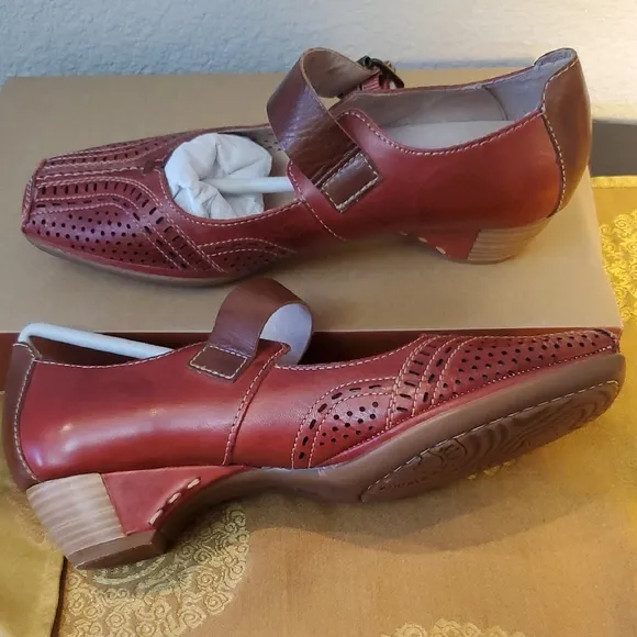🦋NIB Pikolinos Red Leather Mary Jane Shoes