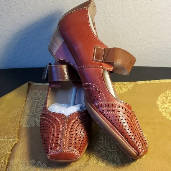 🦋NIB Pikolinos Red Leather Mary Jane Shoes