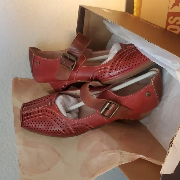 🦋NIB Pikolinos Red Leather Mary Jane Shoes