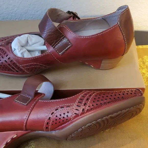 🦋NIB Pikolinos Red Leather Mary Jane Shoes
