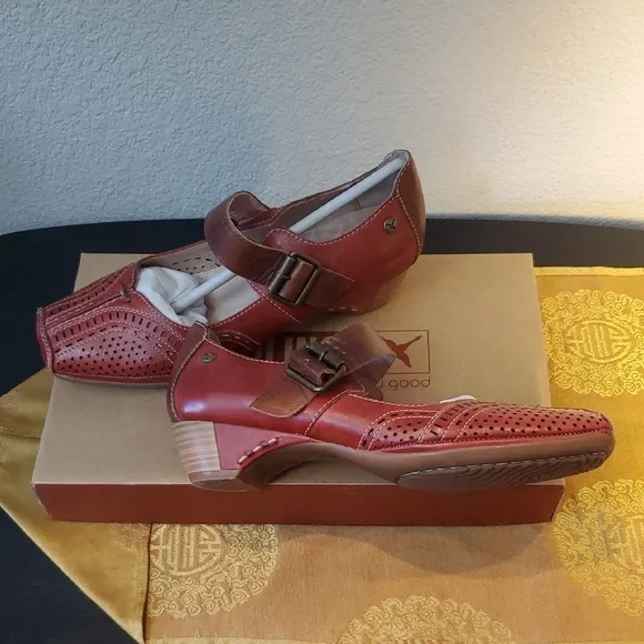🦋NIB Pikolinos Red Leather Mary Jane Shoes